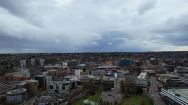  Luton, İngiltere, Birleşik Krallık - 24 Mart 2023: Merkezi Luton Görünümü İstasyondan