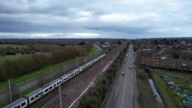 Luton, İngiltere, Birleşik Krallık - 26 Mart 2023: Raylar üzerindeki trenler