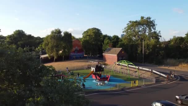 Leagrave Station Anglia Wielka Brytania Sierpnia 2022 Children Play Park — Wideo stockowe