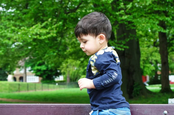Luton Inghilterra Regno Unito Maggio 2023 Grazioso Bambino Nel Parco — Foto Stock
