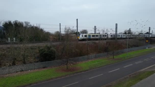 Luton Engeland Verenigd Koninkrijk Februari 2023 Trein Spoor Naderend Station — Stockvideo