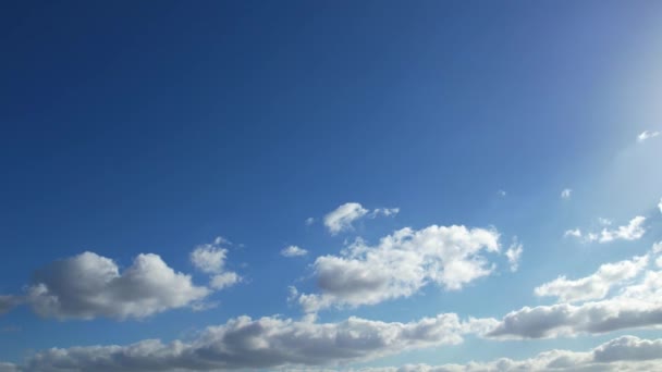Błękitne Niebo Chmury Nad Miastem Wideo — Wideo stockowe