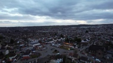Luton, İngiltere, Birleşik Krallık - 21 Mart 2023: Günbatımından Sonra Şehrin Hava Görüntüleri