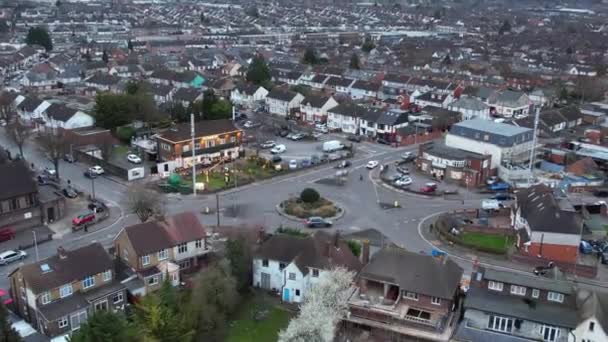 イギリスのルトン 2023年3月21日 日没後の都市の空撮 — ストック動画