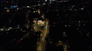 Luton, İngiltere, Birleşik Krallık - 24 Ekim 2022: Güzel Şehir Gece Hava Manzarası