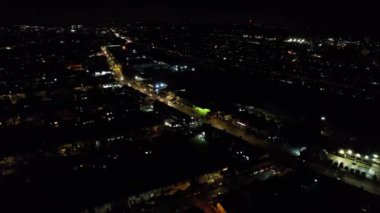 Luton, İngiltere, Birleşik Krallık - 24 Ekim 2022: Güzel Şehir Gece Hava Manzarası