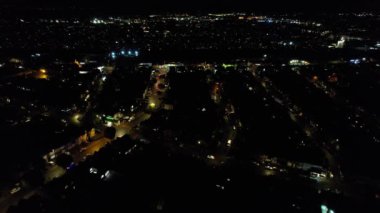 Luton, İngiltere, Birleşik Krallık - 24 Ekim 2022: Güzel Şehir Gece Hava Manzarası