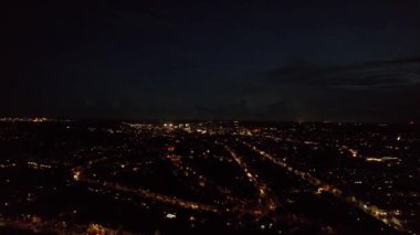Luton, İngiltere, Birleşik Krallık - 24 Ekim 2022: Güzel Şehir Gece Hava Manzarası