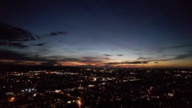 Luton, İngiltere, Birleşik Krallık - 24 Ekim 2022: Güzel Şehir Gece Hava Manzarası