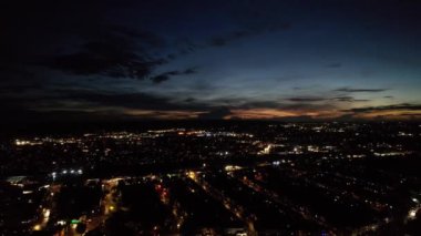 Luton, İngiltere, Birleşik Krallık - 24 Ekim 2022: Güzel Şehir Gece Hava Manzarası