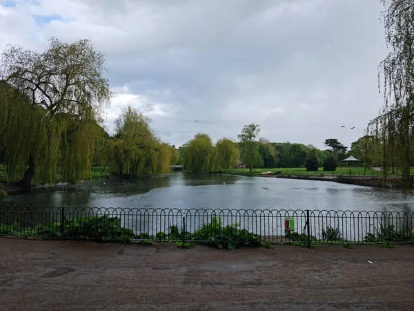 Αγγλανδια Ηνωμένο Βασίλειο Μαΐου 2023 Όμορφη Θέα Στο Εαρινό Πάρκο — Φωτογραφία Αρχείου