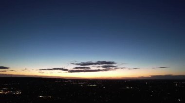 Luton, İngiltere, Birleşik Krallık - 20 Ekim 2022: Güzel Şehir Gece Hava Manzarası