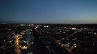 Luton, İngiltere, Birleşik Krallık - 20 Ekim 2022: Güzel Şehir Gece Hava Manzarası