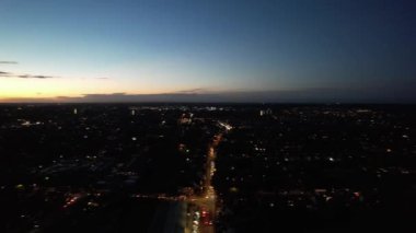 Luton, İngiltere, Birleşik Krallık - 20 Ekim 2022: Güzel Şehir Gece Hava Manzarası
