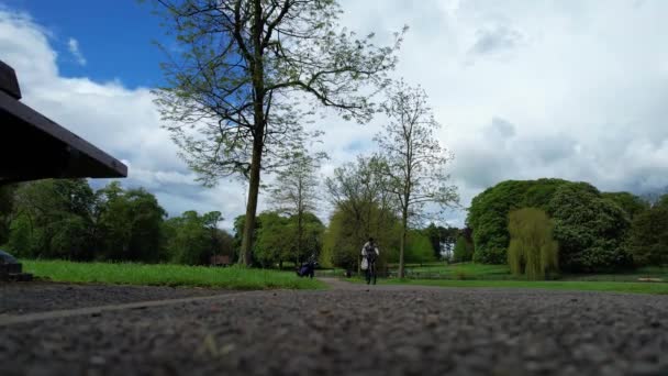 英国卢顿 2023年5月10日 沃顿公共公园的摄像 — 图库视频影像