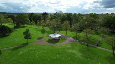 Zaman Hızı Dramatik Bulutları