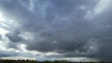 Luton, İngiltere Üzerinde Dramatik Bulutlar Sahnesi