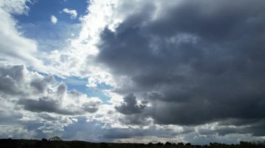 Luton, İngiltere Üzerinde Dramatik Bulutlar Sahnesi