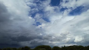 Luton, İngiltere Üzerinde Dramatik Bulutlar Sahnesi