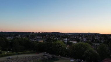 Luton, İngiltere, Birleşik Krallık - 12 Mart 2023: Slow Mo Sunset over City
