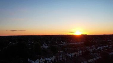 Luton, İngiltere, Birleşik Krallık - 12 Mart 2023: Slow Mo Sunset over City
