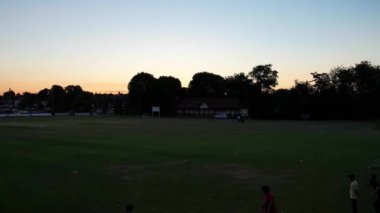 Luton, İngiltere, Birleşik Krallık - 12 Mart 2023: Yavaş Günbatımı