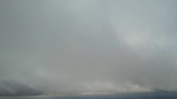 Stormachtige Donkere Wolken Boven Stad Video — Stockvideo