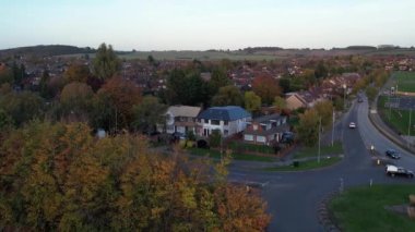 Barnfield Yüksek Eğitim Koleji 'nin Barton Road Luton, İngiltere' deki güzel hava manzarası. Yüksek Açılı Drone 'un Kamera Görüntüsü günbatımında 26-10-2022.