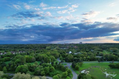 İngiltere, İngiltere - 11 Mayıs 2023: Willen Lake Park 'ın güzel manzarası