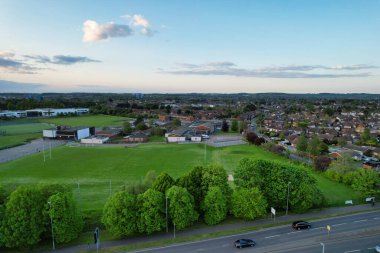 İngiltere, Birleşik Krallık - 15 Mayıs 2023: Günbatımında İngiliz Otoyolları