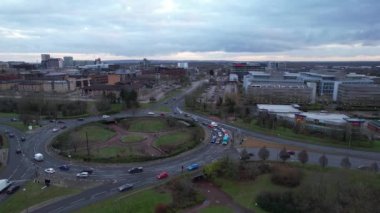 İngiltere, İngiltere - 28 Ocak 2023: British Roads and Traraffic during Sunset