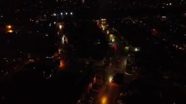 Gece Canlı Havai fişeklerin Güzel Görüntüsü
