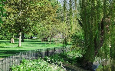 Luton, İngiltere, Birleşik Krallık - 2 Ekim 2022: İlkbaharda Wardown Halk Parkı