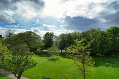  Kamu Parkının Yüksek Açı Görünümü