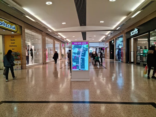 Luton Anglia Wielka Brytania Maja 2023 Wnętrze Nowoczesnego Centrum Handlowego — Zdjęcie stockowe