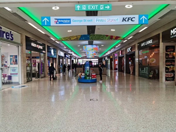 イギリスのルトン 2023年5月5日 中央ルトン市の近代的なショッピングモールのインテリア — ストック写真