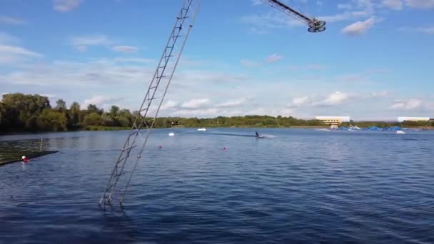 High Angle Nagranie Jeziora Willen Sportów Wodnych Parku Publicznego Anglii — Wideo stockowe