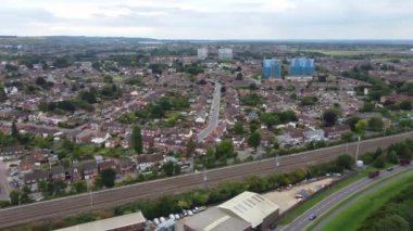 Luton, İngiltere, Birleşik Krallık - 12 Eylül 2022: North Luton City 'nin hava görüntüsü, video