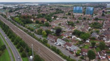 Luton, İngiltere, Birleşik Krallık - 12 Eylül 2022: North Luton City 'nin hava görüntüsü, video