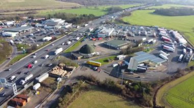 Luton, İngiltere, İngiltere - 15 Şubat 2023: Chaul End Perakende Parkı, video