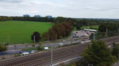 Luton, İngiltere, Birleşik Krallık - 12 Eylül 2022: North Luton City 'nin hava görüntüsü, video