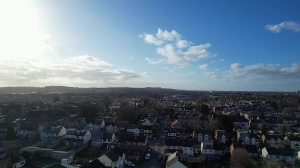 Wolken Und Himmel Hochwinkel Einem Sonnigen Tag Über Luton City — Stockvideo
