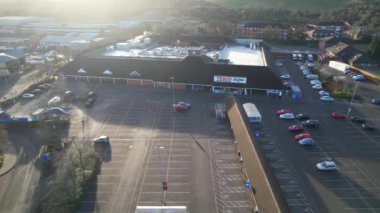 Dunstable, İngiltere, Birleşik Krallık - 5 Şubat 2023: Dunstable City 'nin hava görüntüsü, video