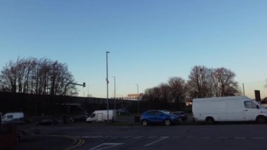 Günbatımında British Roads ve Traraffic 'in hava görüntüleri. Yüksek Açılı Görüntü 26-12-2022 'de Luton Town, İngiltere' de İHA 'nın kamerasıyla çekildi.