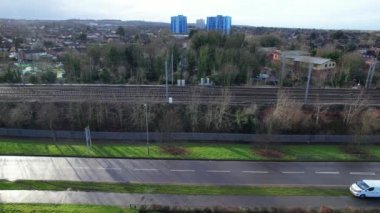 Luton City 'nin hava manzarası ve Karayolları ve Trafik ile Ticari Pazarlar. Resim İngiltere 'deki Luton Merkezi' nde 08-01-2023 tarihinde çekilmiştir.