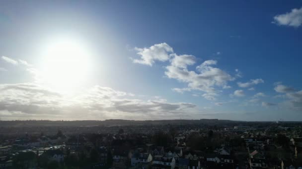 Filmación Ángulo Alto Nubes Cielo Día Soleado Sobre Luton City — Vídeo de stock