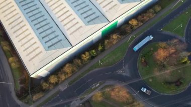 Yüksek Açı Perakende Parkı ve İngiltere 'nin Merkez Dunstable Kasabası Büyük Britanya. İHA 'nın kamerasıyla 05-02-2023' te, Açık Güneş ve Soğuk Sabah 'ta görüntüler çekildi..