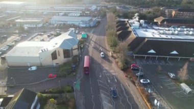 Yüksek Açı Perakende Parkı ve İngiltere 'nin Merkez Dunstable Kasabası Büyük Britanya. İHA 'nın kamerasıyla 05-02-2023' te, Açık Güneş ve Soğuk Sabah 'ta görüntüler çekildi..