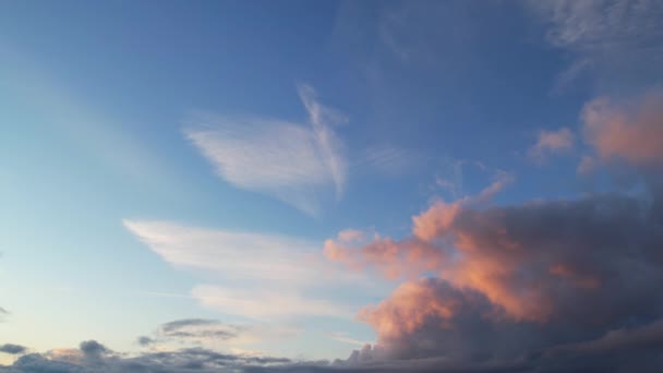 Video Von Orangefarbenen Wolken Über Der Stadt — Stockvideo