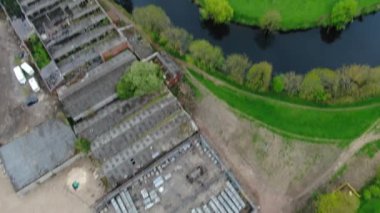 İngiltere, Birleşik Krallık - 21 Mayıs 2023: İngiliz Kırsalının ve köyünün hava görüntüleri 